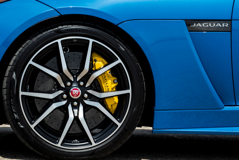 Illustration for article titled The Jaguar F-Type SVR Is A 575 Horsepower Screaming Track Day LunaticÂ